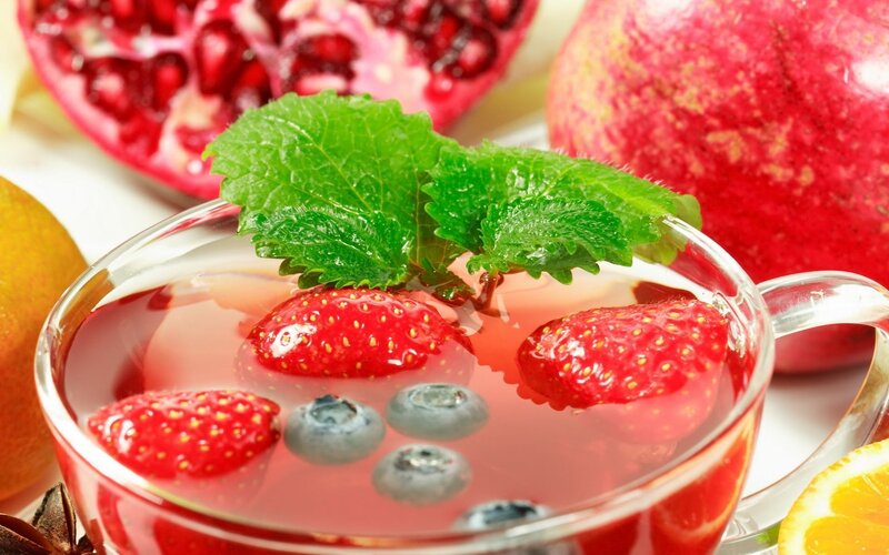 fruit tea with berries