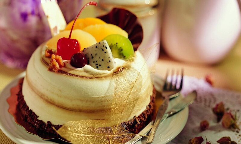 Fruit-topped Cake — White, Delicate