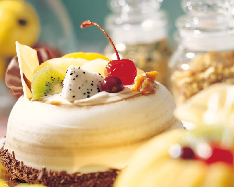 Fruit-topped cake with cherry