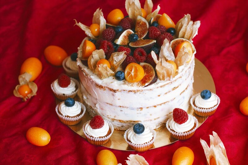 Fruit-topped Cake with Cupcakes