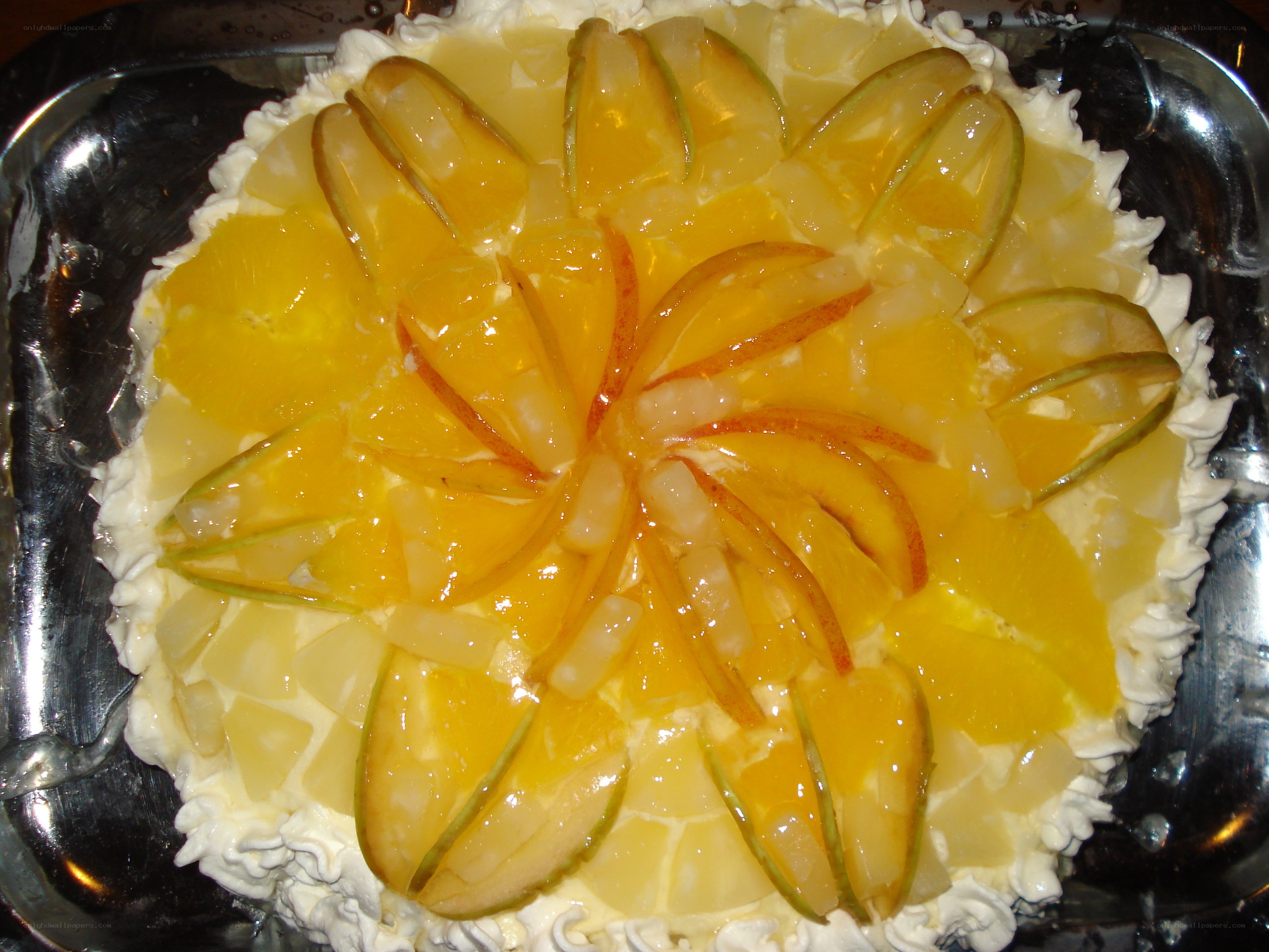 fruit-topped cream cake