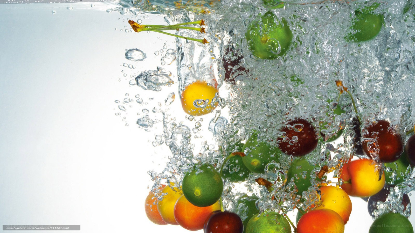 Fruits splashing in water