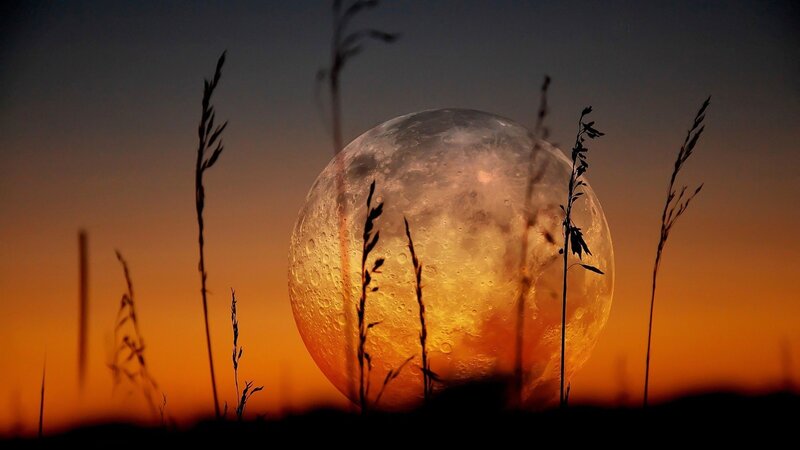 Full Moon at Sunset — Orange, Dramatic
