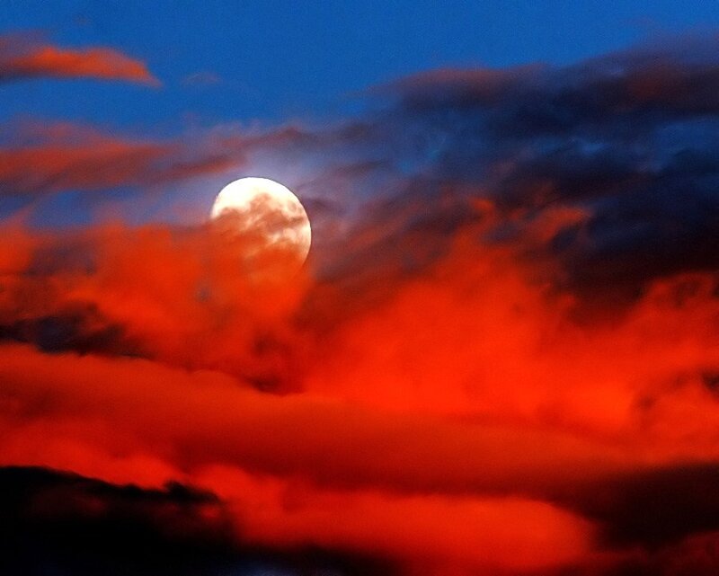 Full Moon in Cloudy Sky — Red