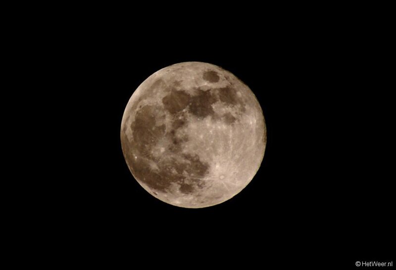 Full Moon in Night Sky — Gray, Serene