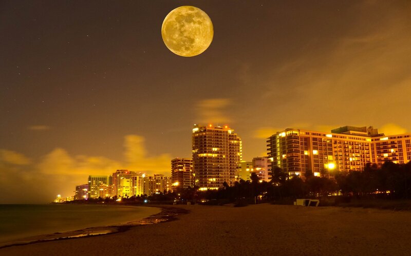 Full Moon over City — Yellow