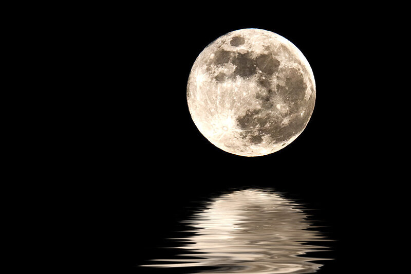 Full Moon over Water — Black, Serene