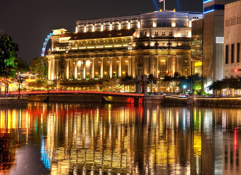 Fullerton Hotel at Night — Yellow