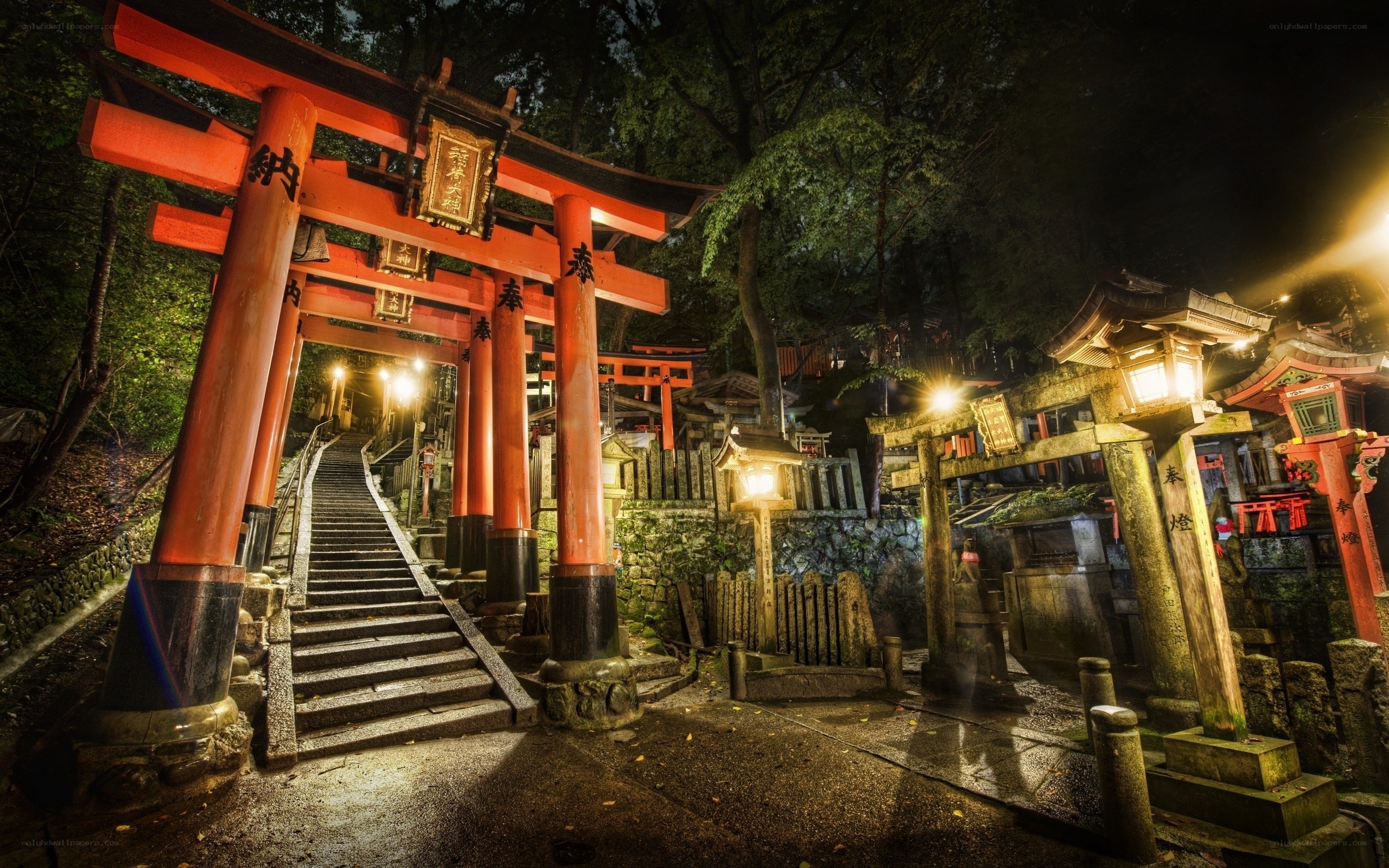 Fushimi Inari Shrine at night