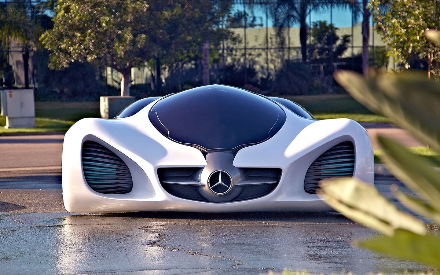 futuristic mercedes concept car
