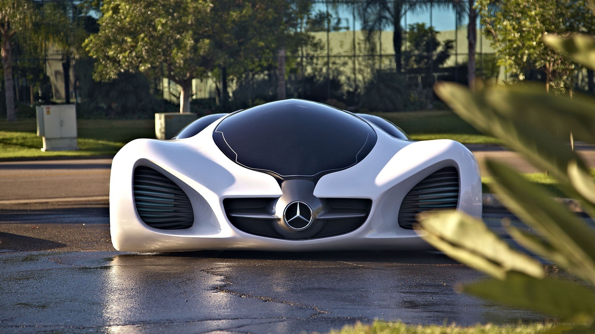 futuristic mercedes concept car
