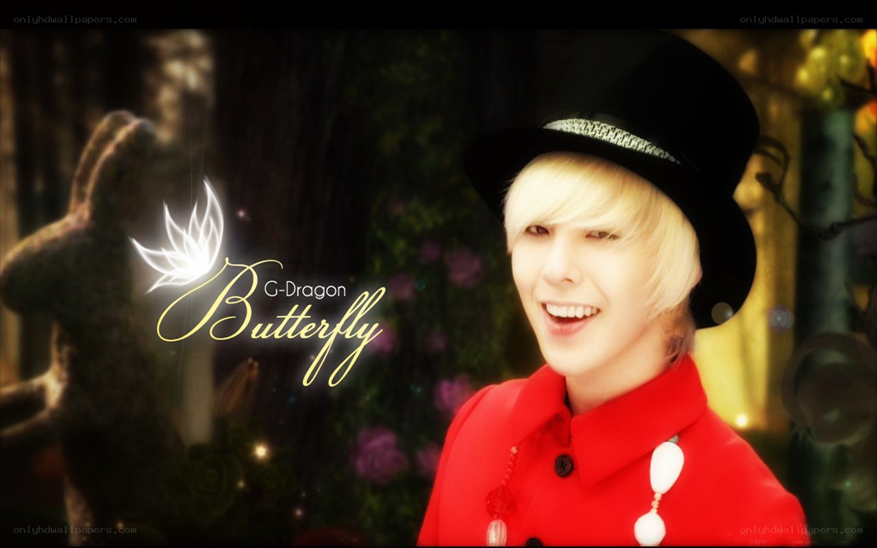 G-Dragon in red coat
