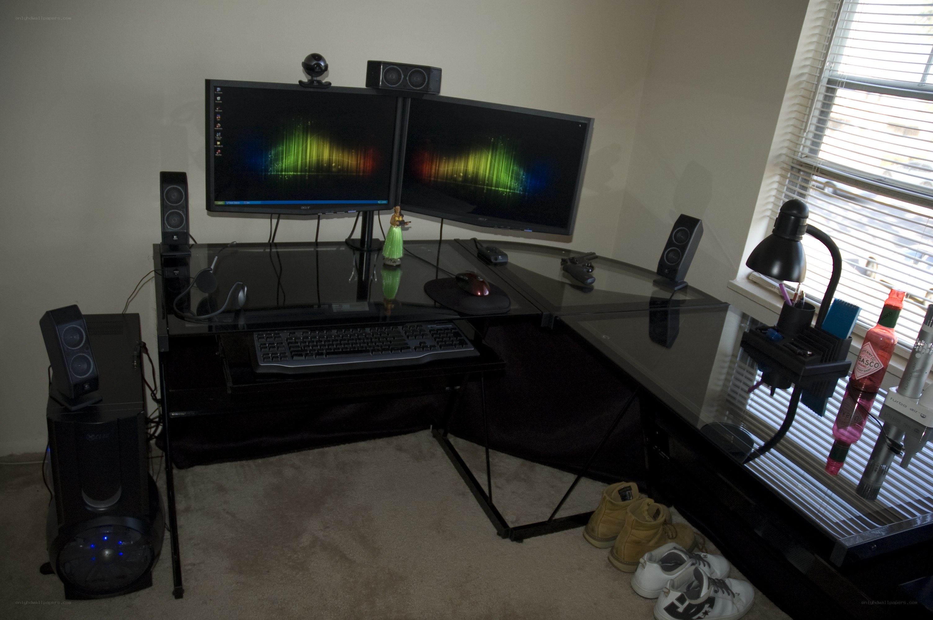 gaming desk with dual monitors