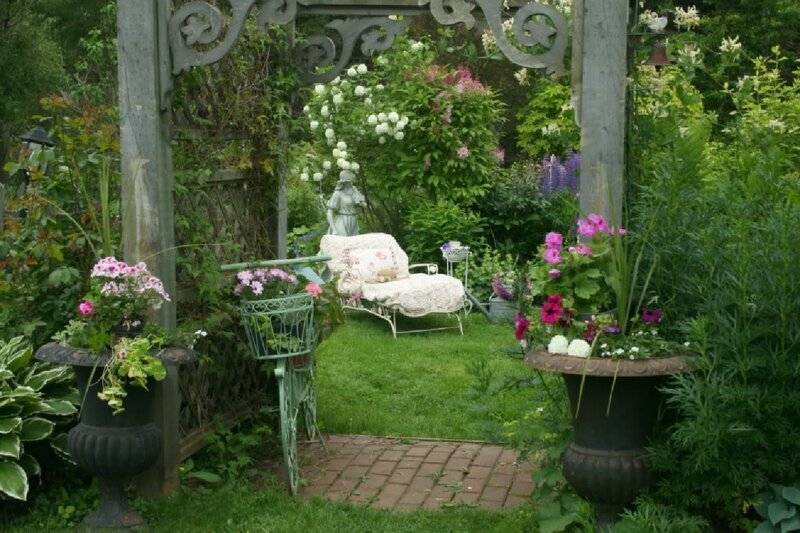 Garden Arbor with Bench — Green