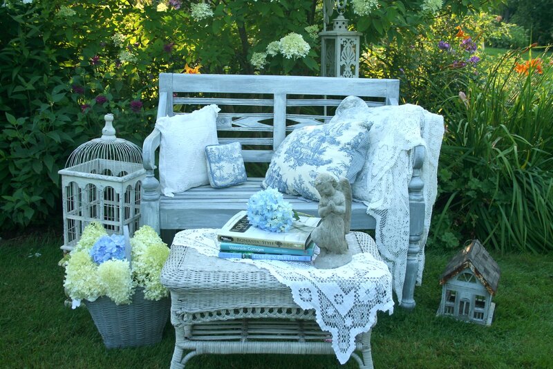 Garden Bench with Pillows — White