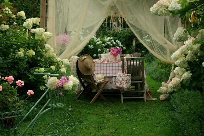 Garden Dining Area