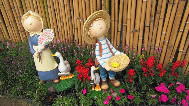 Garden Figurines in Flowers — Green