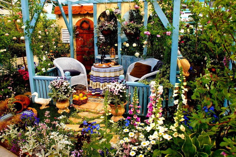 Garden Gazebo with Flowers — Blue