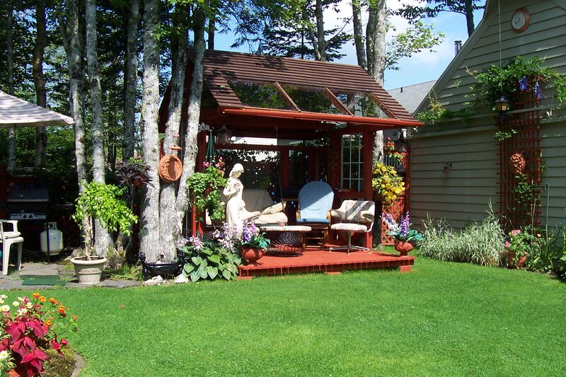 Garden Gazebo with Statue