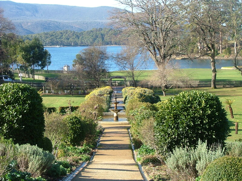 Garden Path to Fountain — Green