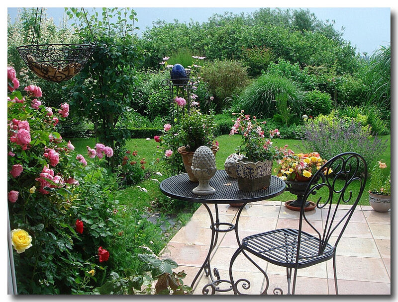 Garden Patio with Flowers — Green
