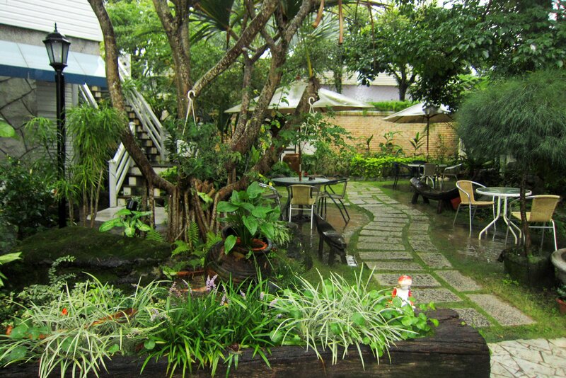 Garden Patio with Tables — Green