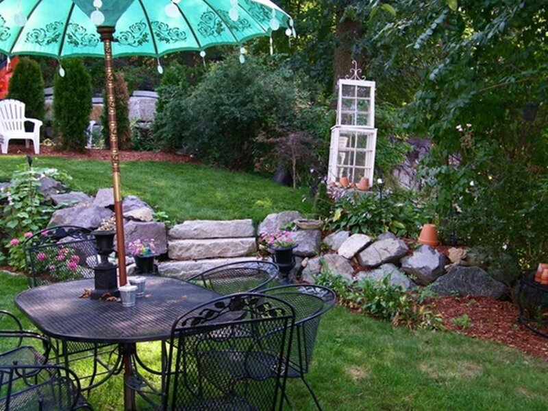 Garden Patio with Umbrella — Green