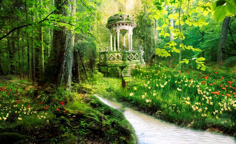 Garden Pavilion in Forest — Green
