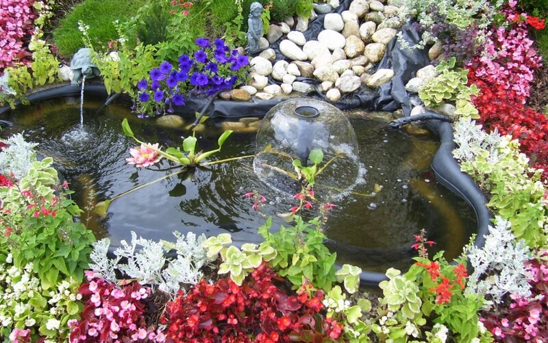 Garden Pond with Fountain — Green