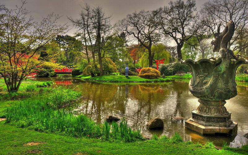 Garden Pond with Statue — Green