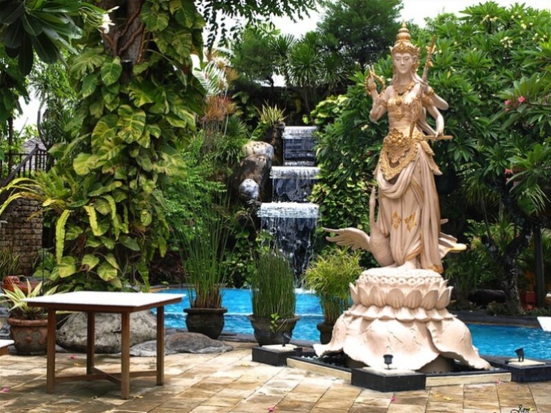 Garden statue near pool