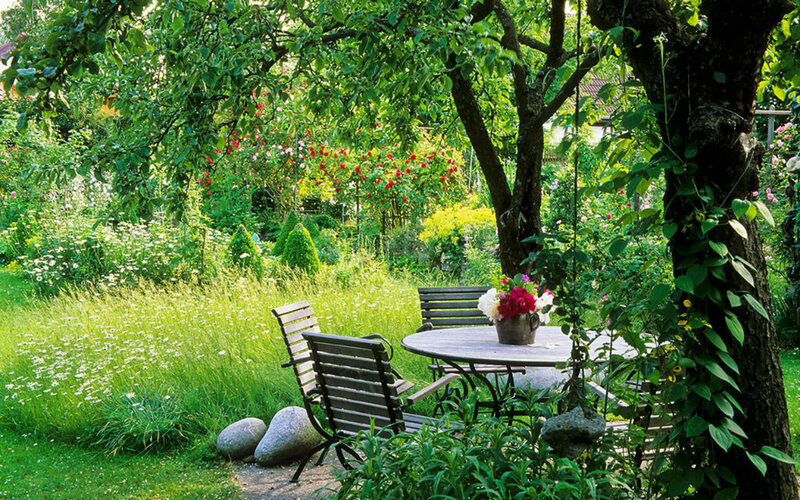 Garden Table and Chairs — Green, Serene
