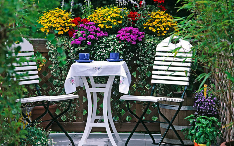 Garden Table with Chairs — White