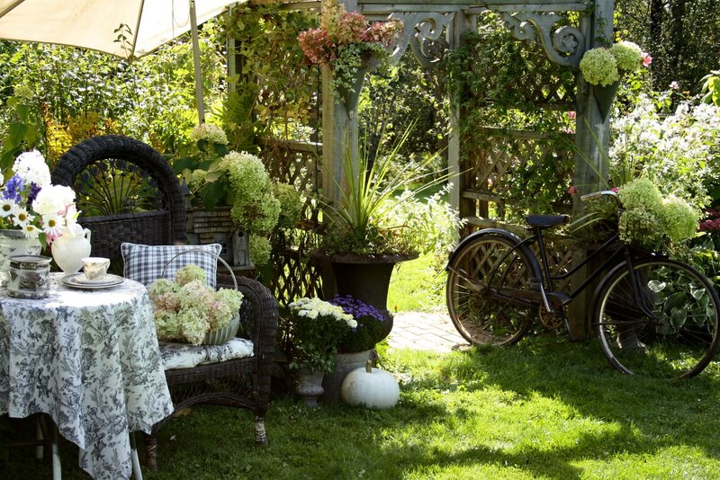 Garden Tea Table Setup — Green
