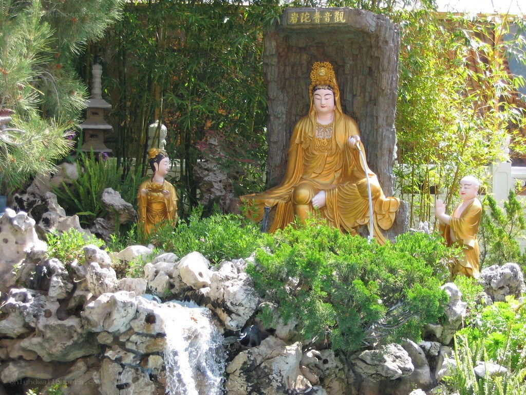 Garden with Buddha statues