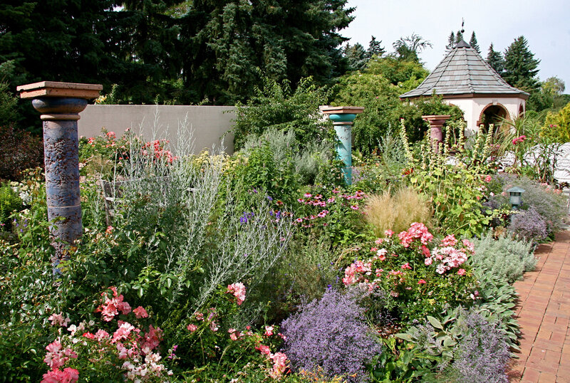Garden with Gazebo — Green, Serene