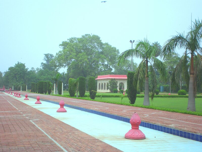 Garden with pink pillars