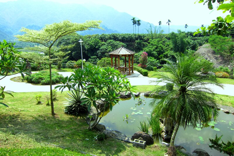 Garden with Pond and Gazebo — Green