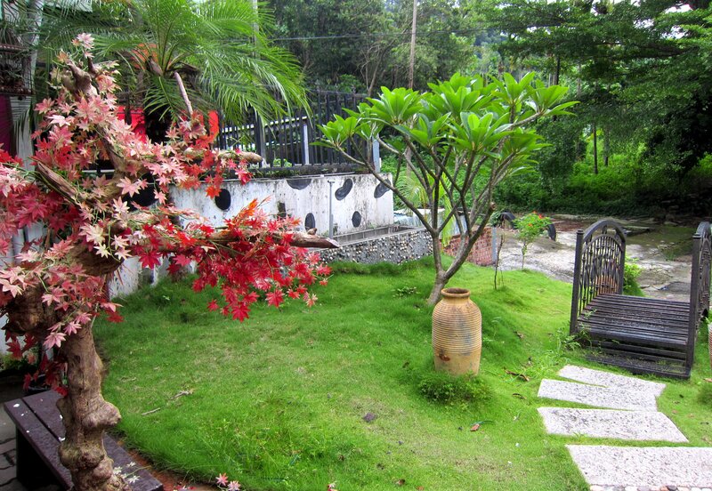Garden with Red Tree — Green