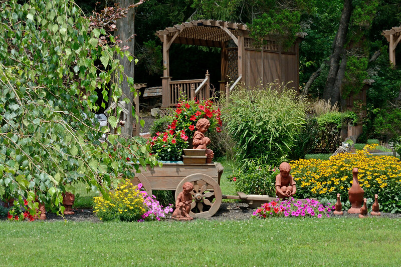 Garden with Statues — Green, Serene, Afternoon