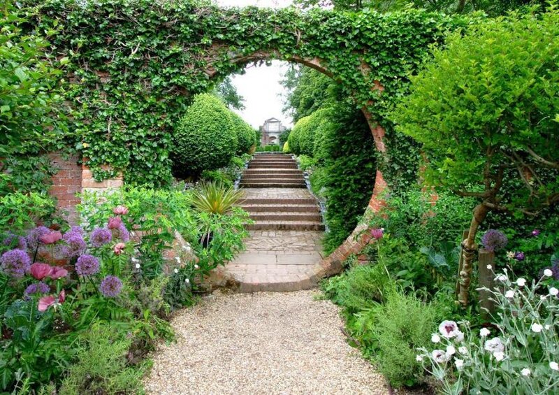 Garden with Stone Steps — Green, Serene