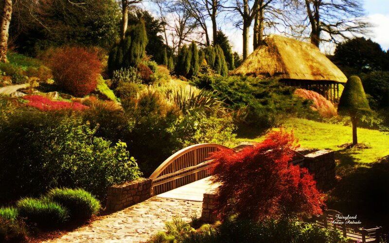 Garden with Thatched Hut — Green