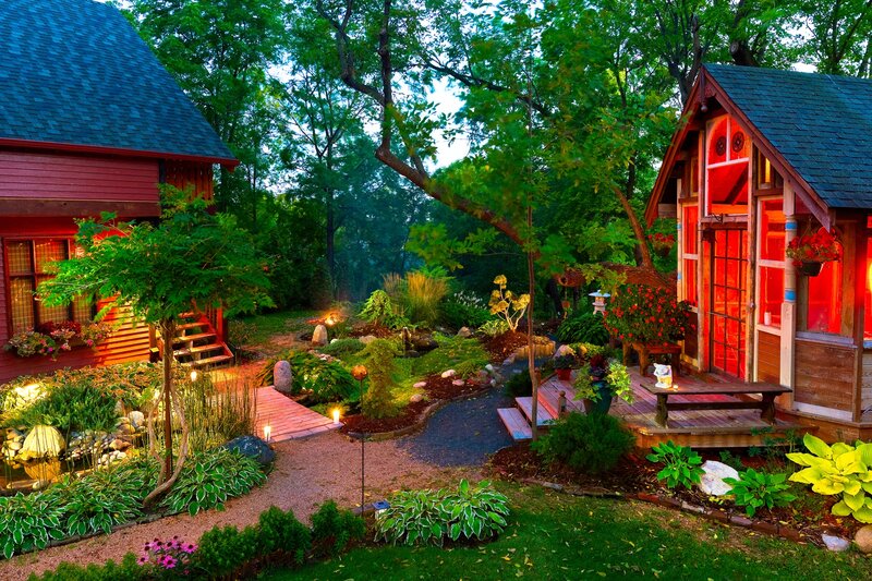 Garden with Two Cabins — Green