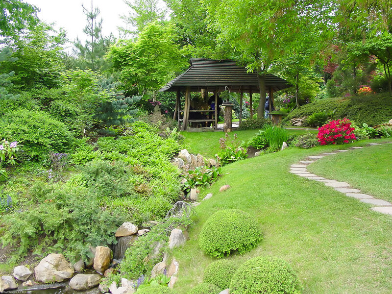 Garden with Wooden Gazebo — Green