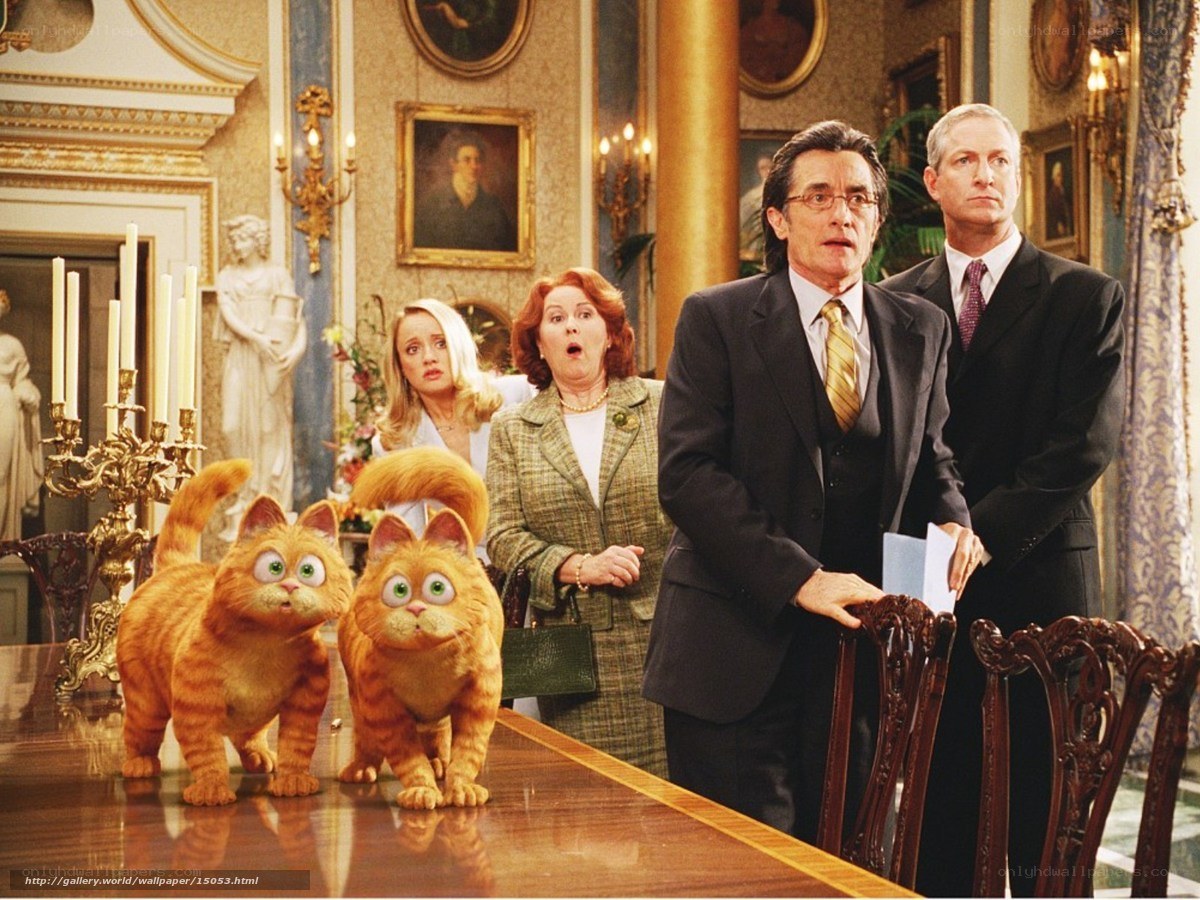 Garfield and friends in a mansion