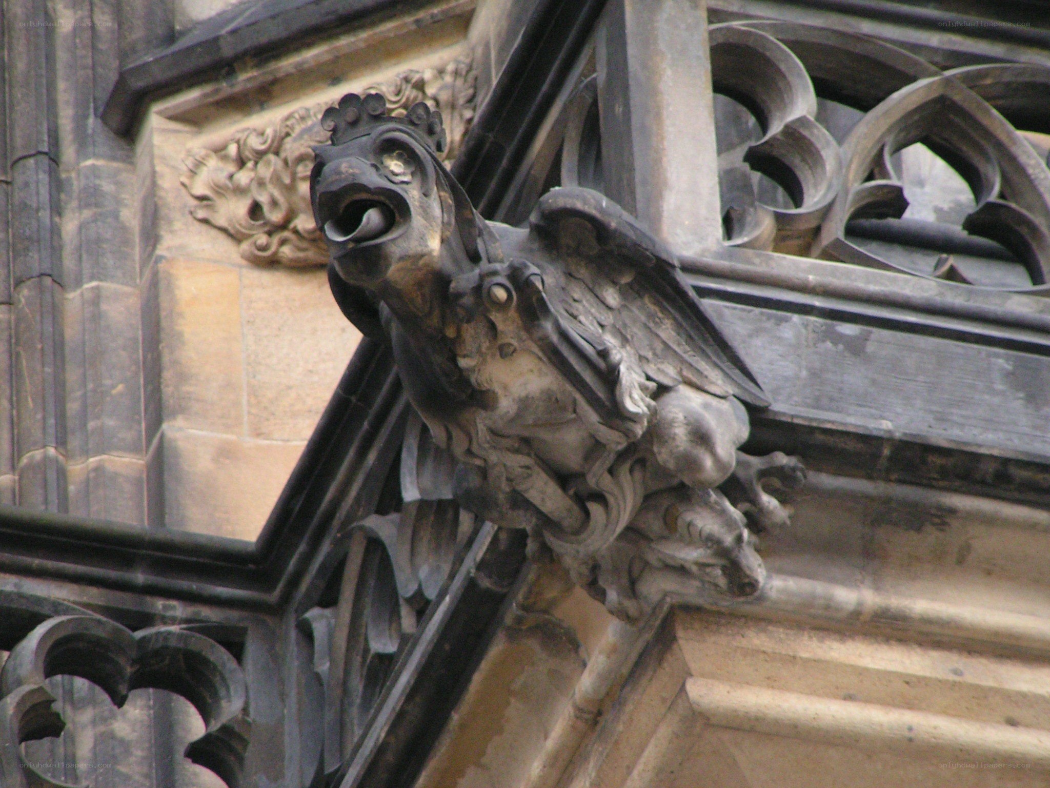 Gargoyle sculpture on building