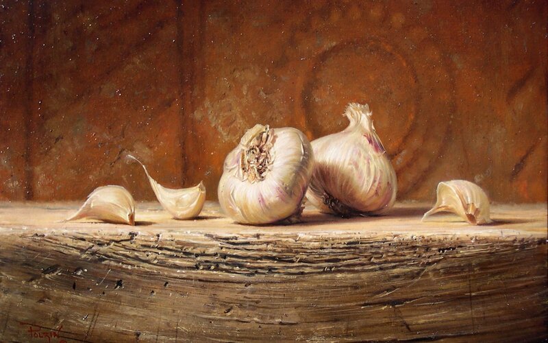 Garlic Bulbs on Wood — Brown
