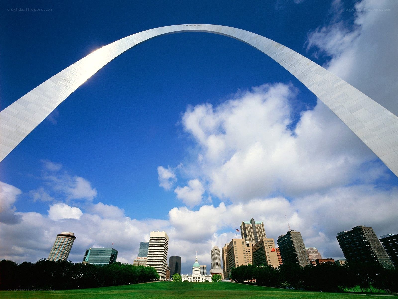 Gateway Arch and St. Louis skyline