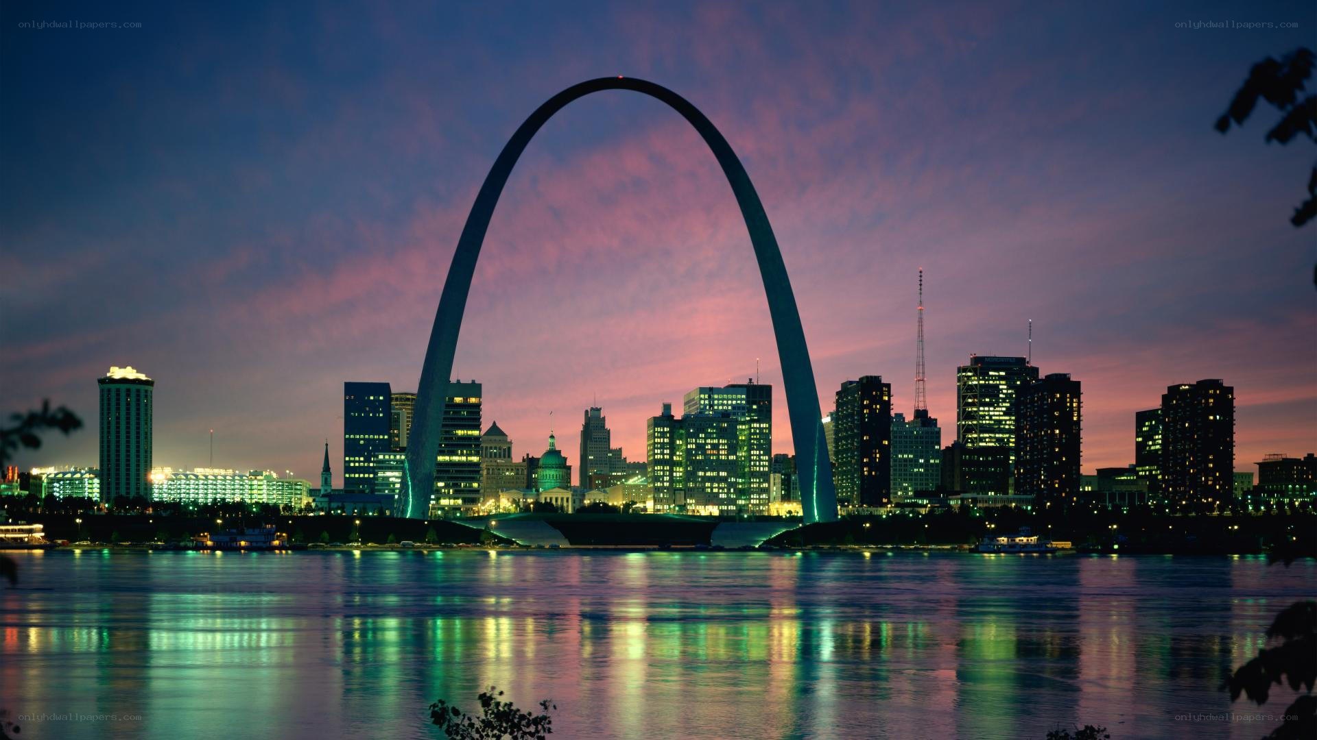 Gateway Arch at dusk