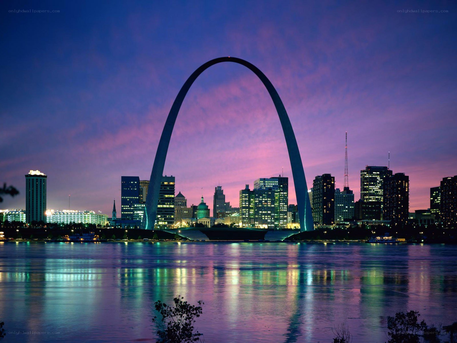 Gateway Arch at dusk